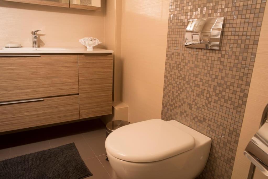 Deluxe Apartment In The Center كالاماتا المظهر الخارجي الصورة